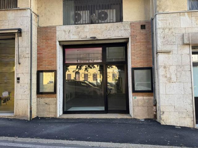 Locale in vendita di 79 m² in Via Garibaldi, 14