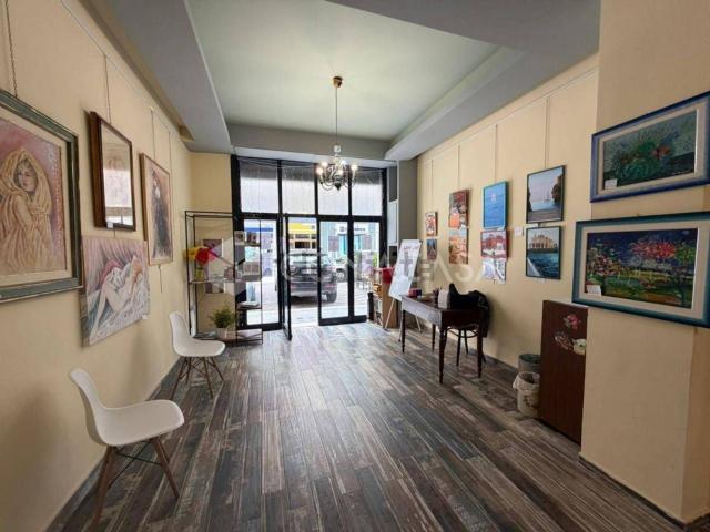 Locale in vendita di 79 m² in Via Ottavio Serena, 33