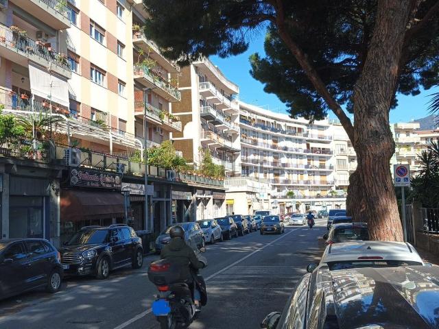 Locale in vendita di 79 m² in Viale Regina Elena, 193
