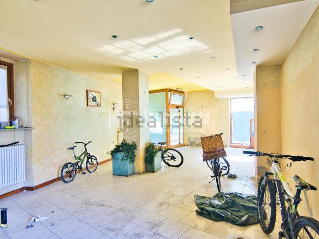 Locale in vendita di 79 m²