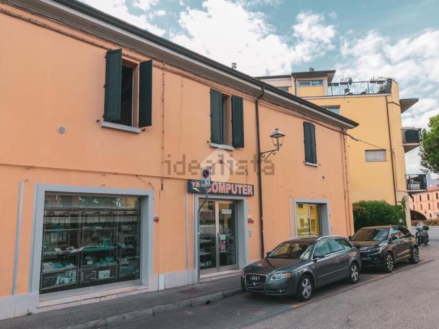 Locale in vendita di 83 m² in Piazza del Lavoro, 6
