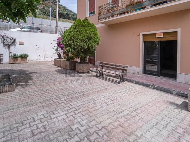 Locale in vendita di 83 m² in Piazza San Pio da Pietrelcina