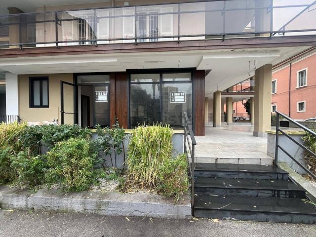 Locale in vendita di 83 m² in Via Albana, 71