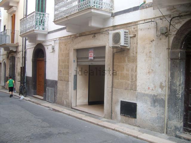 Locale in vendita di 83 m² in Via Cesare Battisti, 108
