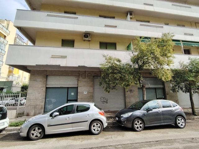 Locale in vendita di 83 m² in Via dei Pretuzi