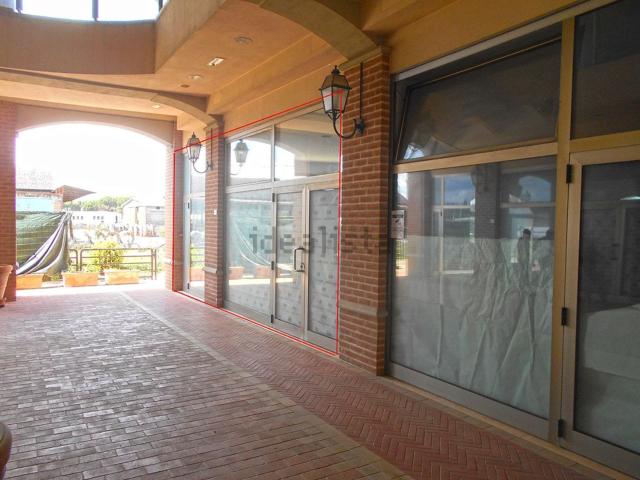 Locale in vendita di 83 m² in Via delle Farniole