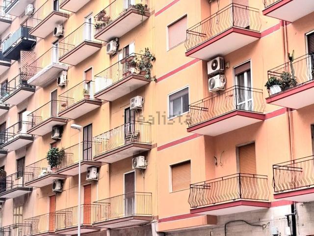Locale in vendita di 83 m² in Via Emilia, 34