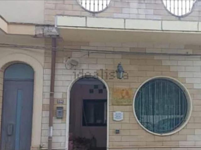 Locale in vendita di 83 m² in Via F. Crispi, 42