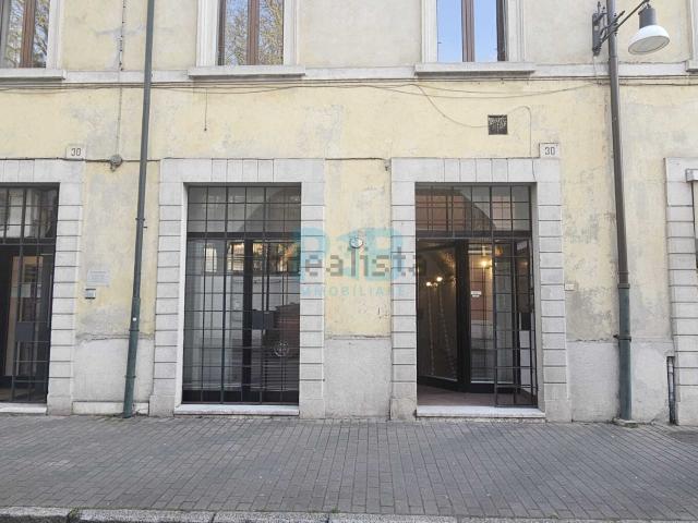 Locale in vendita di 83 m² in Via Indipendenza, 30