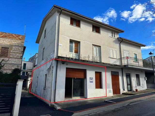 Locale in vendita di 83 m² in Via Roma, 5