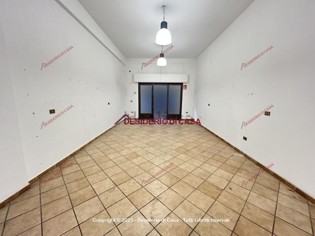 Locale in vendita di 83 m² in Viale Europa, 193