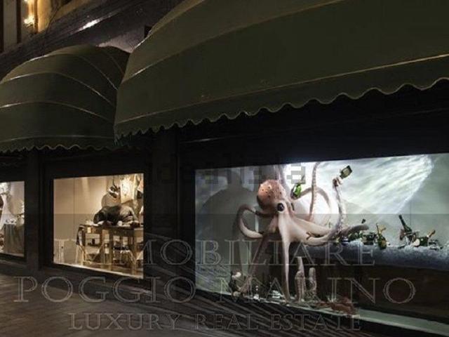 Locale in vendita di 800 m²