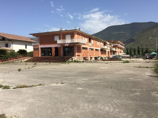 Locale in vendita di 800 m² in Via Casilina, 71