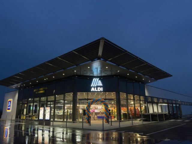 Locale in vendita di 800 m² in Via Cristoforo Colombo