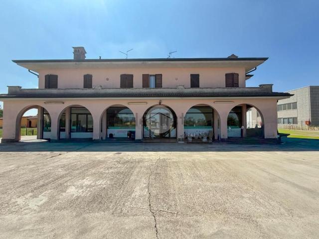 Locale in vendita di 800 m² in Via Gonzaga Margherita, 3