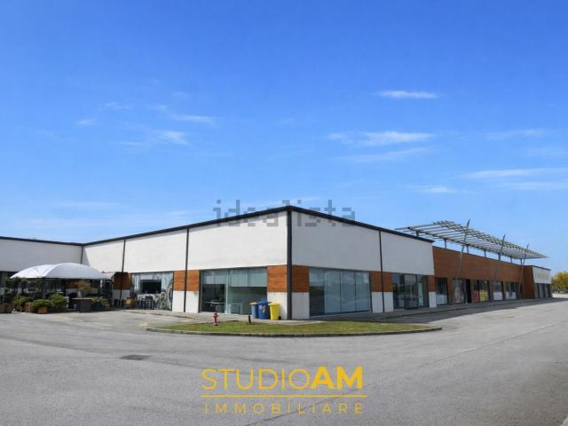Locale in vendita di 800 m² in Via Gorizia