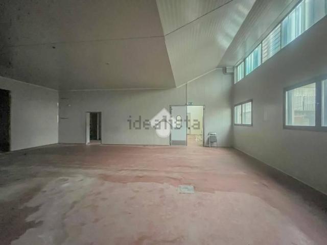 Locale in vendita di 800 m² in Via Giuseppe Garibaldi, 1