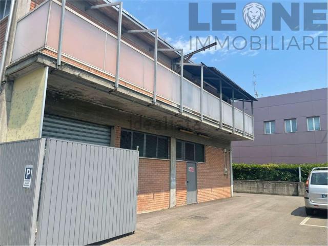 Locale in vendita di 800 m² in Via Emilia Est