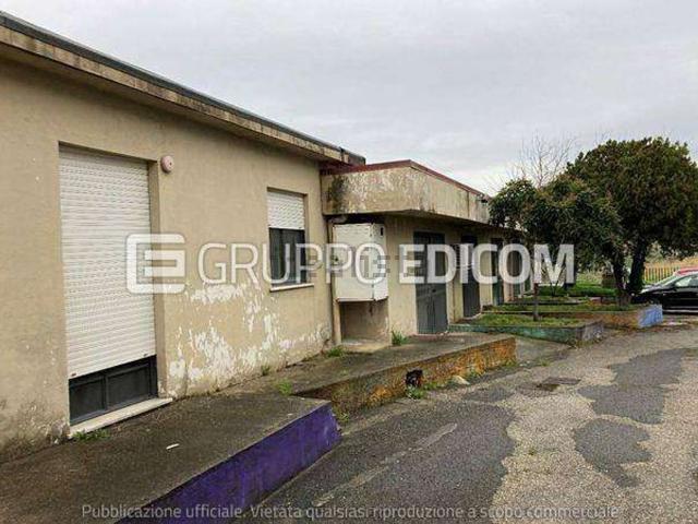 Locale in vendita di 800 m² in Viale Emilia, 88