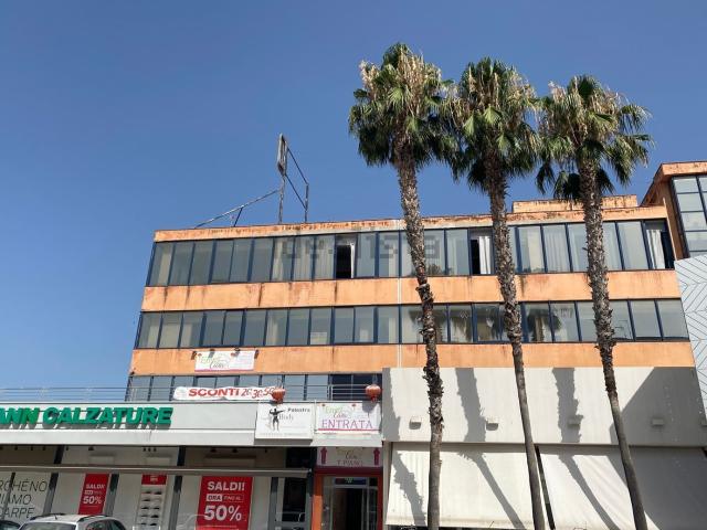 Locale in vendita di 800 m² in Viale Siena