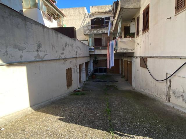 Locale in vendita di 800 m² in Contrada Ponte Schiavo, 300