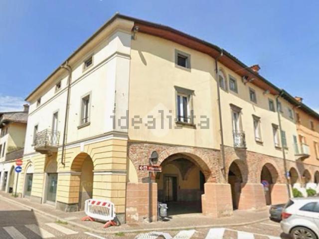 Locale in vendita di 800 m² in Piazza Maggiore, 24