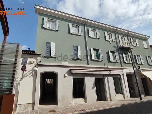 Locale in vendita di 80 m² in Corso del Popolo, 2