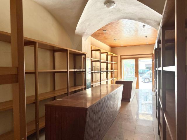 Locale in vendita di 80 m² in Corso Vittorio Emanuele III