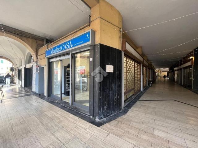 Locale in vendita di 80 m² in Galleria di Via Cavour