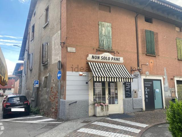 Locale in vendita di 80 m² in Largo G. Garibaldi, 3