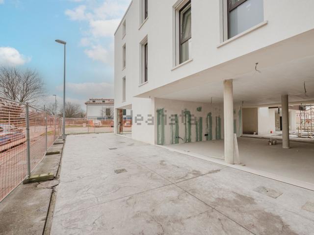 Locale in vendita di 80 m² in Piazza Enrico Zanella, 29