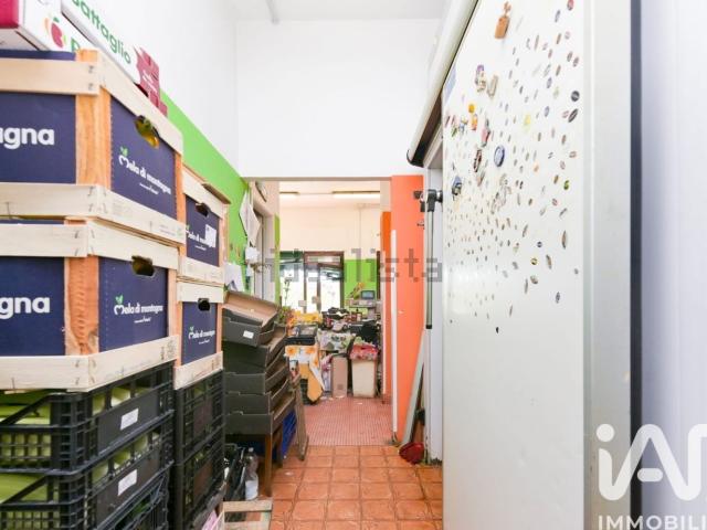 Locale in vendita di 80 m² in Piazza IV Novembre, 14
