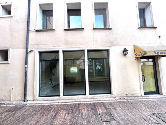 Locale in vendita di 80 m² in Piazza Rossi, 16