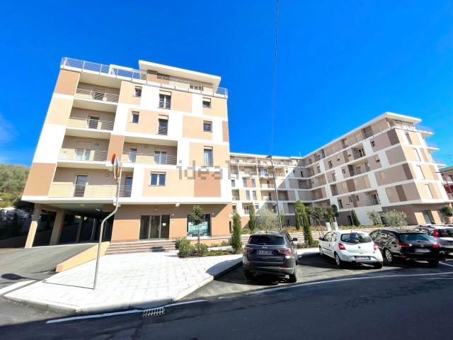 Locale in vendita di 80 m² in Piazzetta mordenti, 2