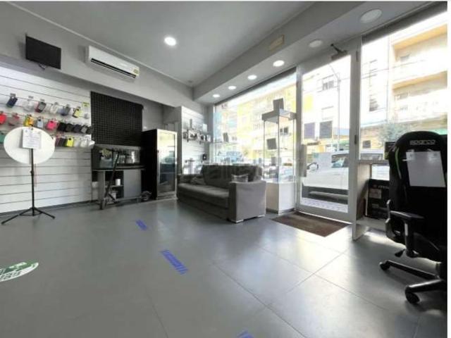 Locale in vendita di 80 m² in Via Torrazzo