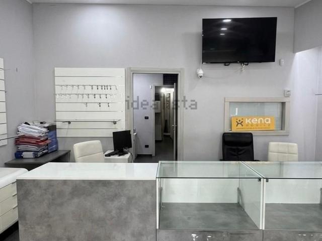 Locale in vendita di 80 m² in Via Torrazzo