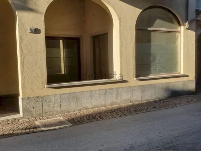 Locale in vendita di 80 m² in Via Umberto I, 53