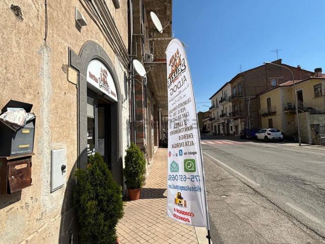 Locale in vendita di 80 m² in Via Verentana, 57