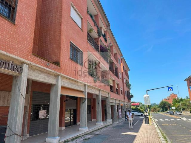 Locale in vendita di 80 m² in Via Vincenzo Tieri, 129
