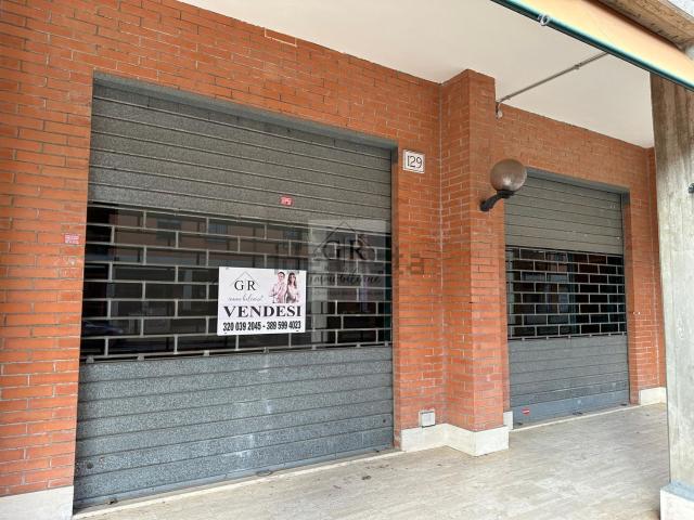 Locale in vendita di 80 m² in Via Vincenzo Tieri