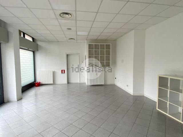 Locale in vendita di 80 m² in Via Vittorio Gasparini