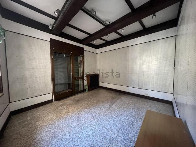 Locale in vendita di 80 m² in Via Agnese Riberia