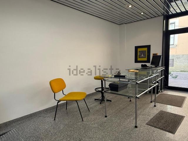 Locale in vendita di 80 m² in Via Adua