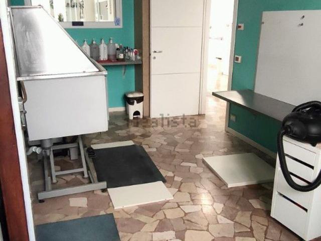 Locale in vendita di 80 m² in Via Aldo Manuzio, 11