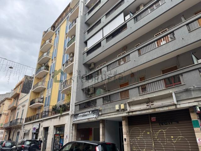 Locale in vendita di 80 m² in Via Alessandro Manzoni, 161