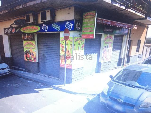 Locale in vendita di 80 m² in Via Ammiraglio Caracciolo, 79