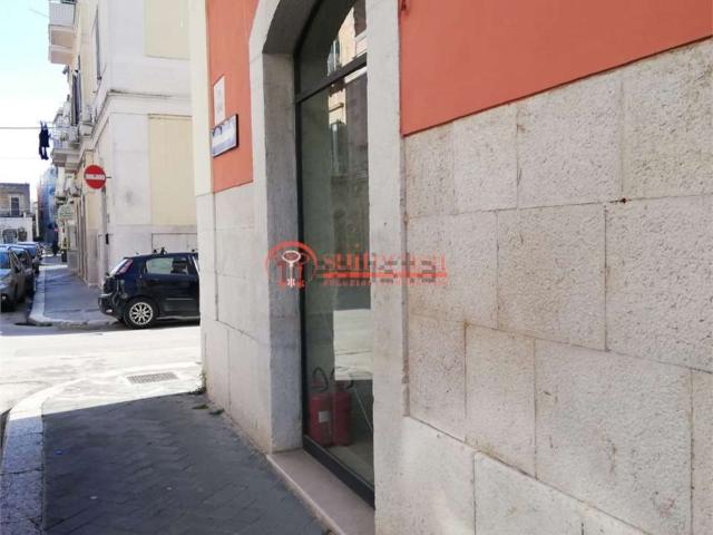 Locale in vendita di 80 m² in Via Amedeo