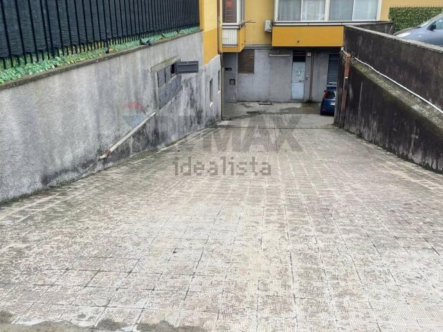 Locale in vendita di 80 m² in Via Antonio Pacinotti, 23