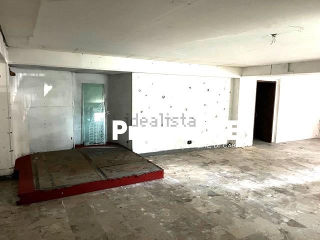 Locale in vendita di 80 m² in Via Aschenez