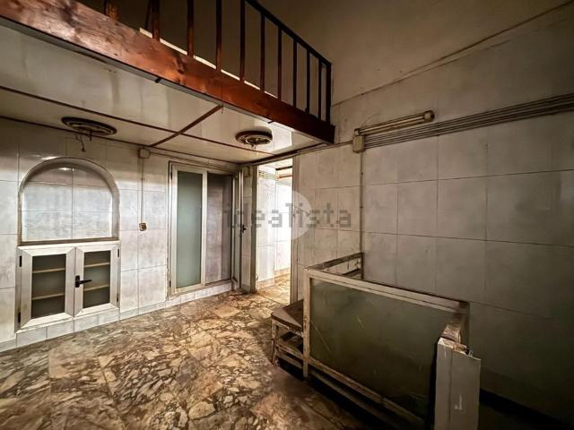 Locale in vendita di 80 m² in Via Arenaccia, 117